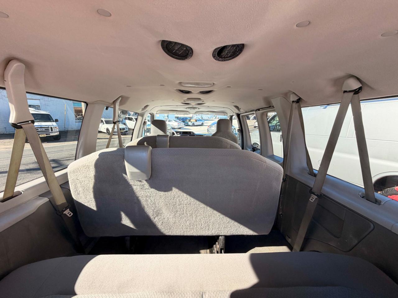 Ford Econoline E-350 XL Super Duty 2009