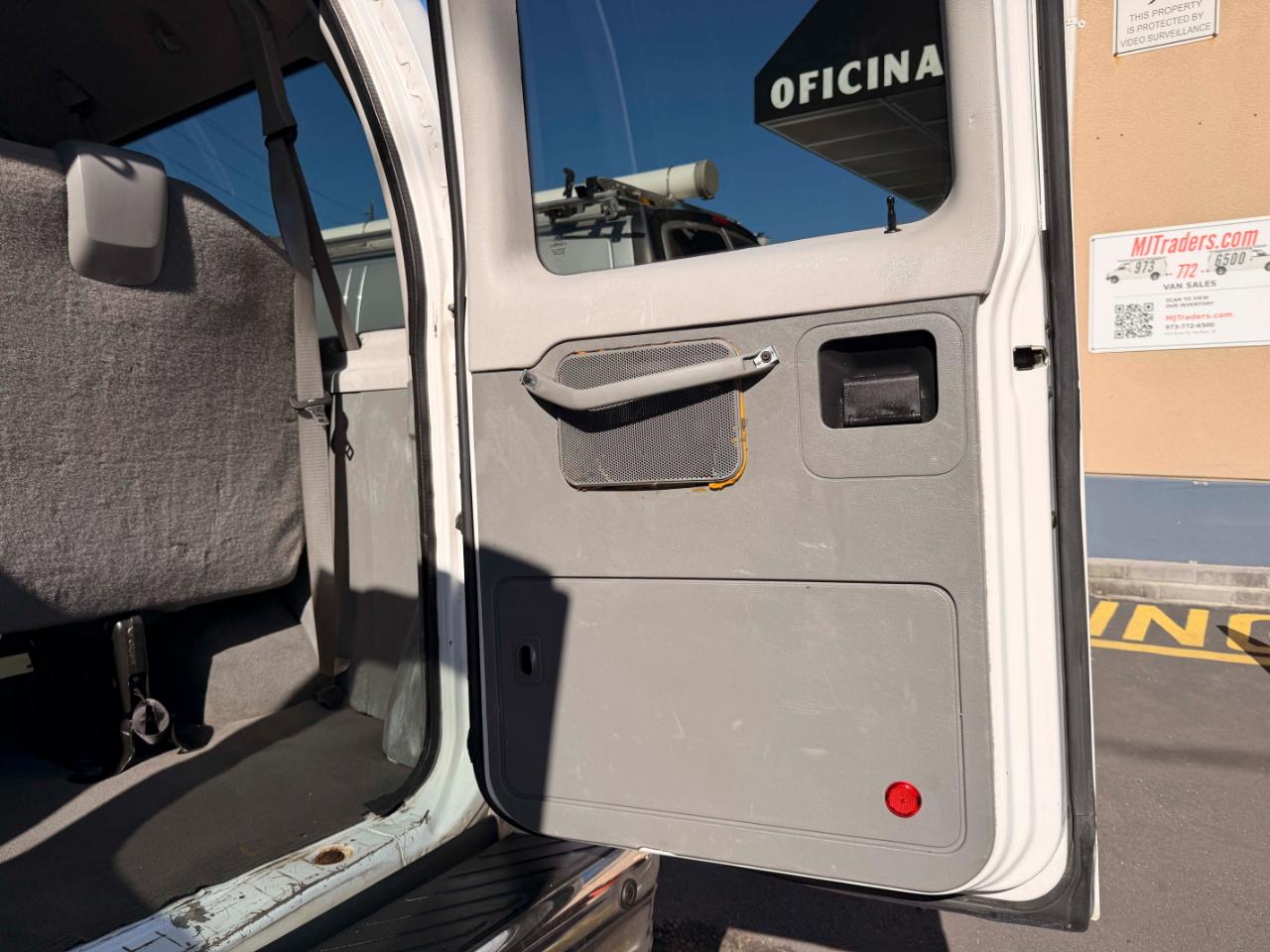 Ford Econoline E-350 XL Super Duty 2009