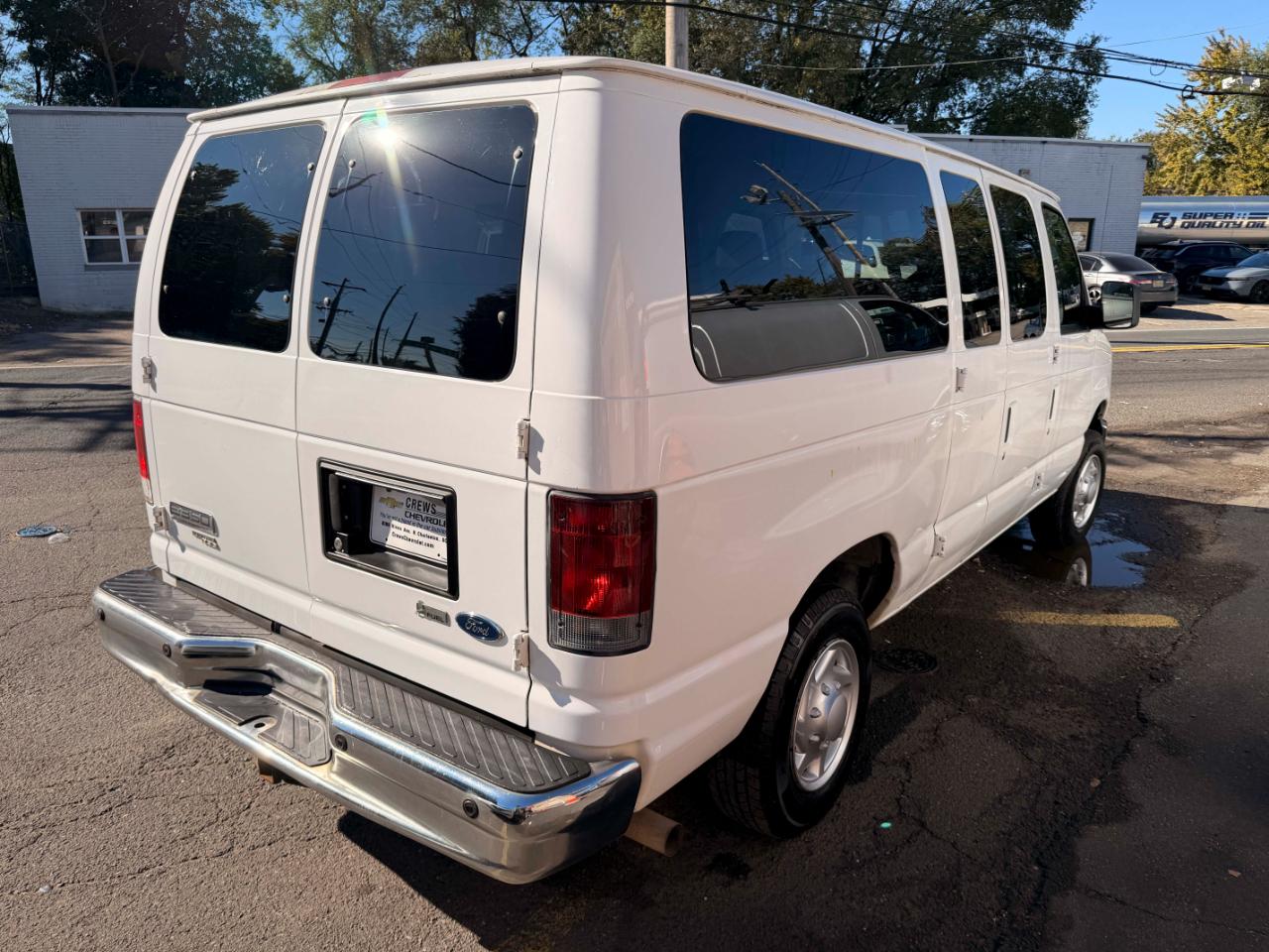Ford Econoline E-350 XL Super Duty 2009