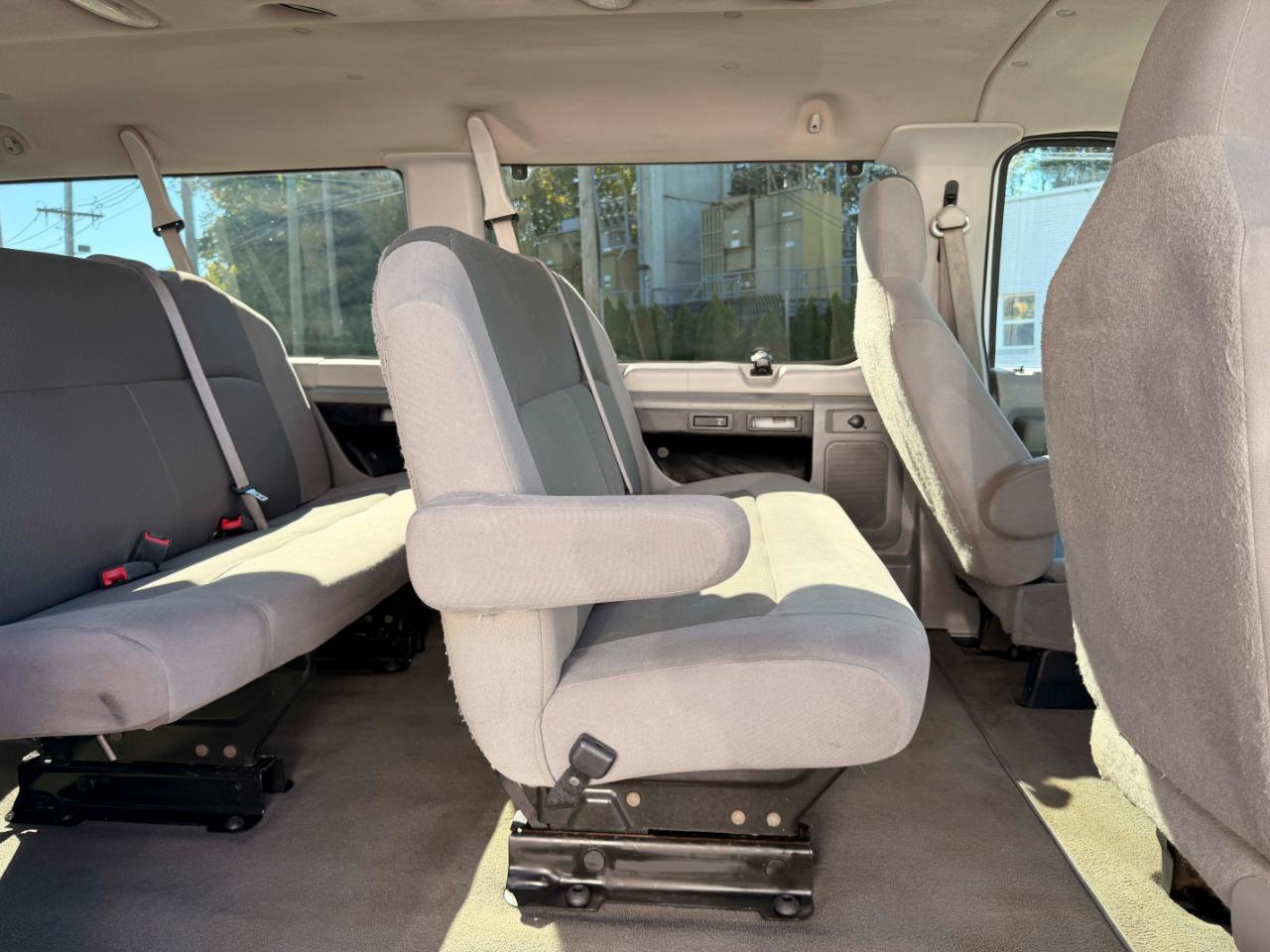 Ford Econoline E-350 XL Super Duty 2009