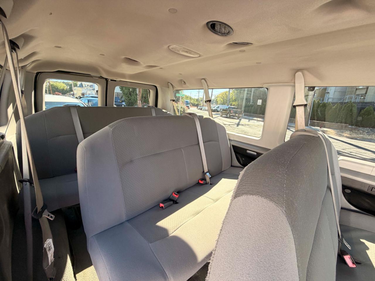 Ford Econoline E-350 XL Super Duty 2009