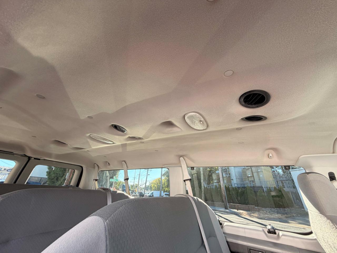 Ford Econoline E-350 XL Super Duty 2009