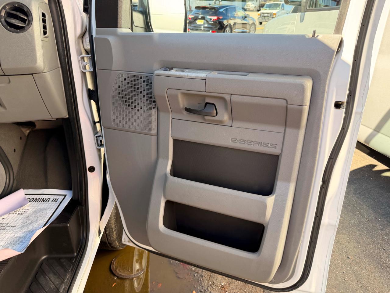 Ford Econoline E-350 XL Super Duty 2009