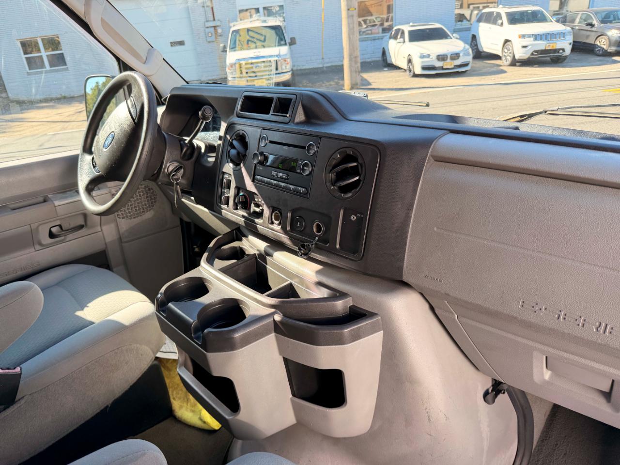 Ford Econoline E-350 XL Super Duty 2009
