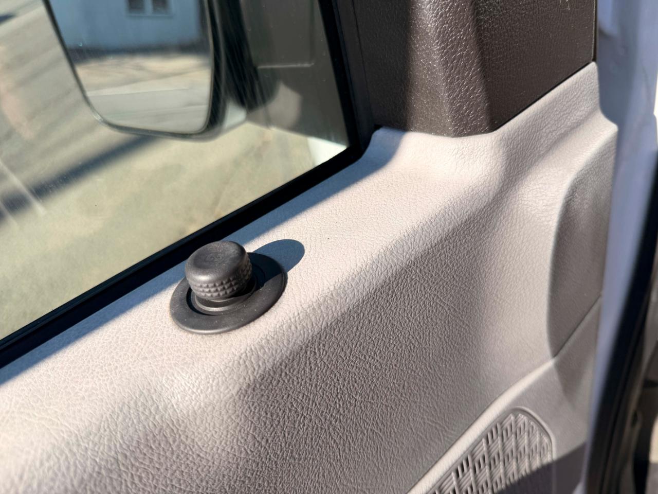 Ford Econoline E-350 XL Super Duty 2009