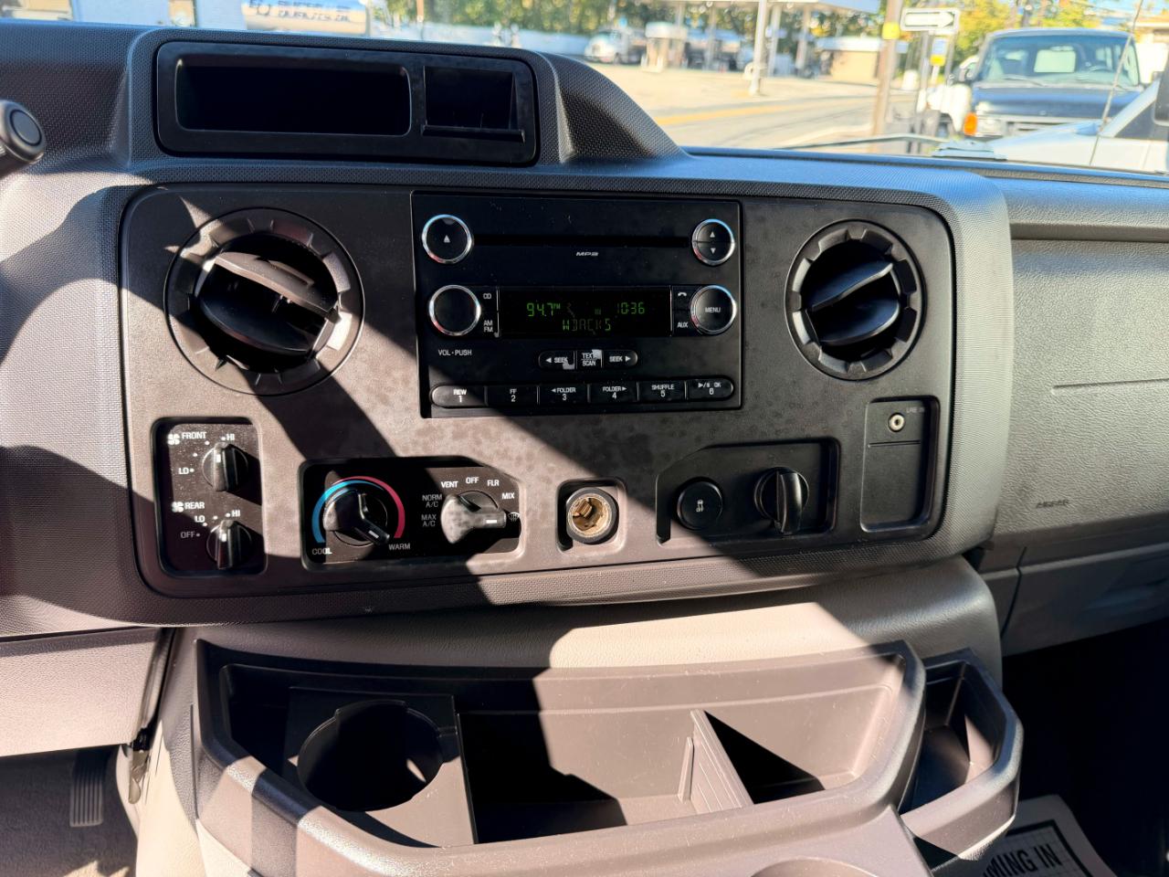 Ford Econoline E-350 XL Super Duty 2009