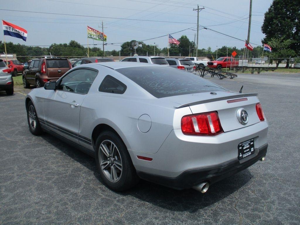 Ford Mustang V6 Coupe 2012