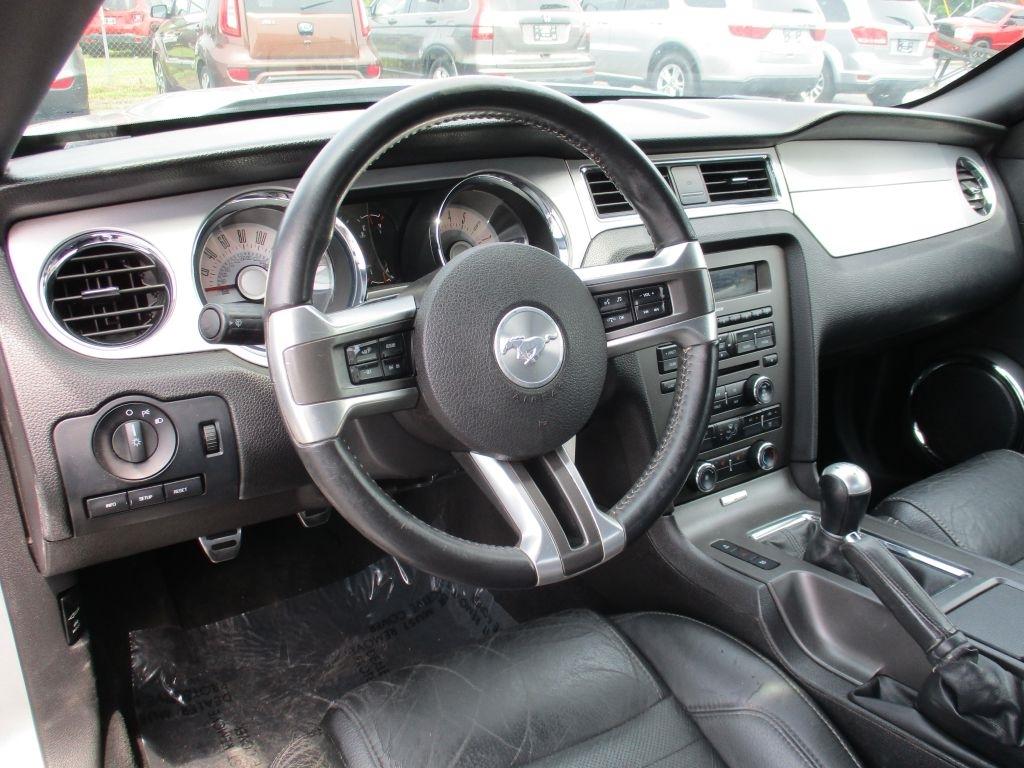 Ford Mustang V6 Coupe 2012