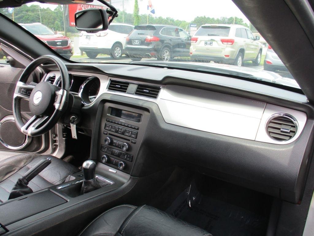 Ford Mustang V6 Coupe 2012