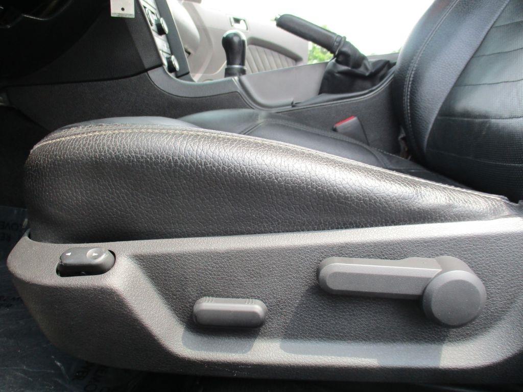 Ford Mustang V6 Coupe 2012