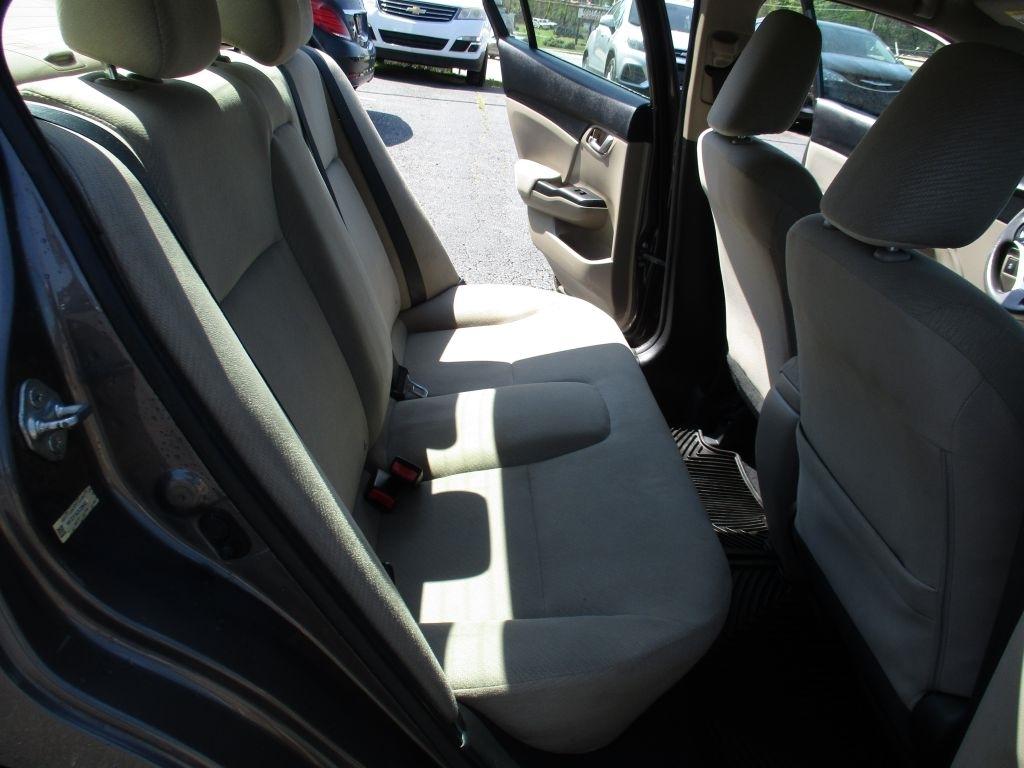 Honda Civic LX Sedan 5-Speed AT 2013