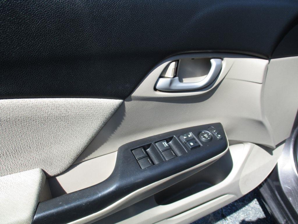 Honda Civic LX Sedan 5-Speed AT 2013