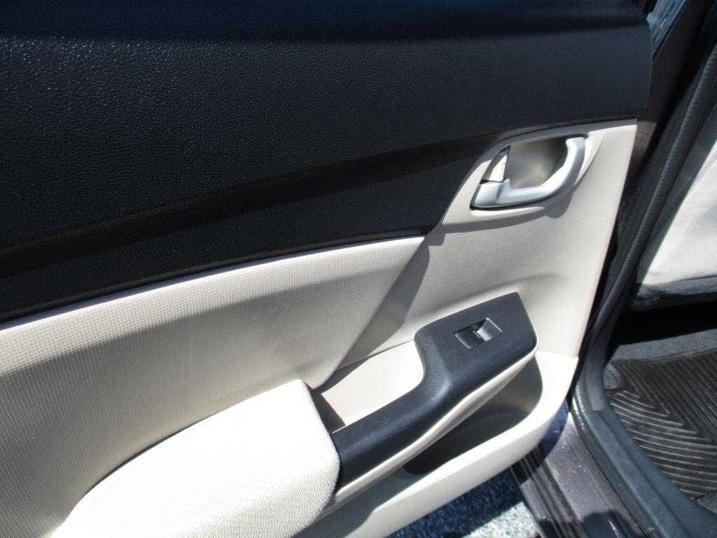 Honda Civic LX Sedan 5-Speed AT 2013