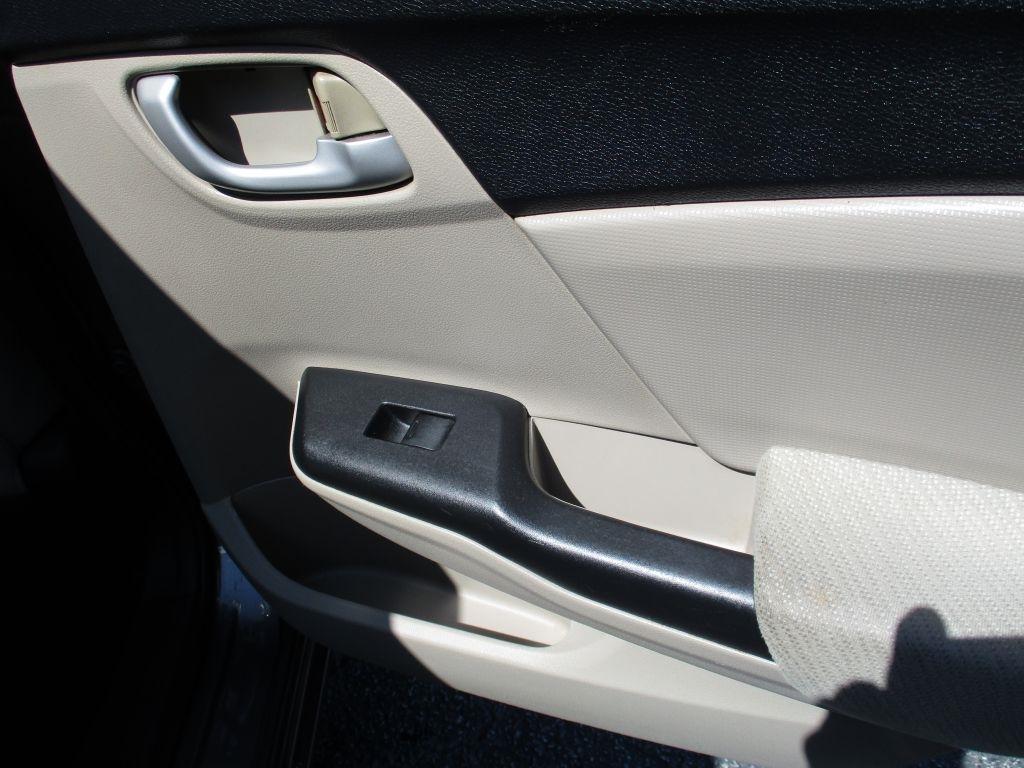 Honda Civic LX Sedan 5-Speed AT 2013