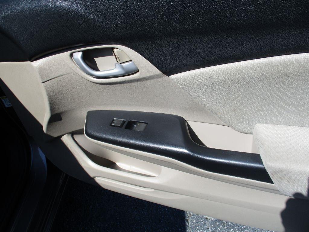 Honda Civic LX Sedan 5-Speed AT 2013