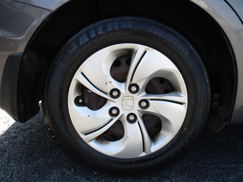 Honda Civic LX Sedan 5-Speed AT 2013