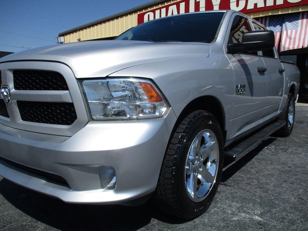 RAM 1500 Tradesman Crew Cab SWB 2WD 2016