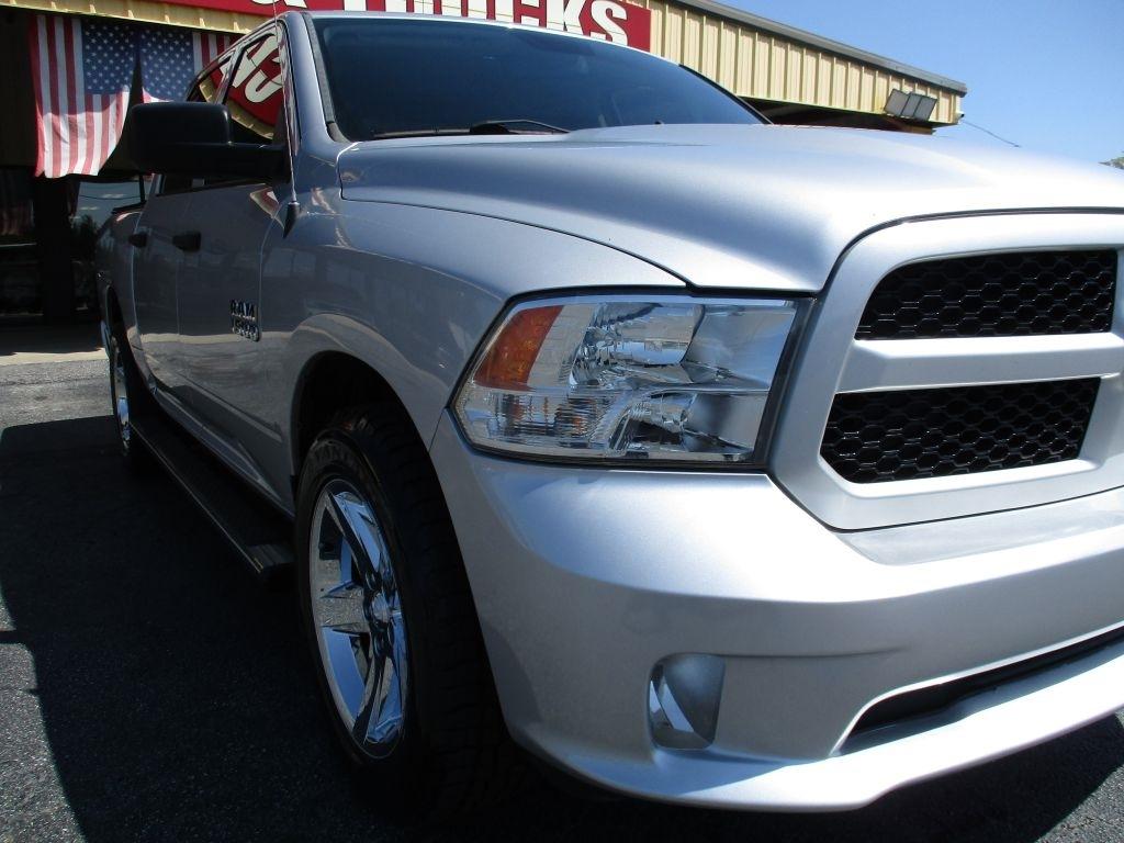 RAM 1500 Tradesman Crew Cab SWB 2WD 2016