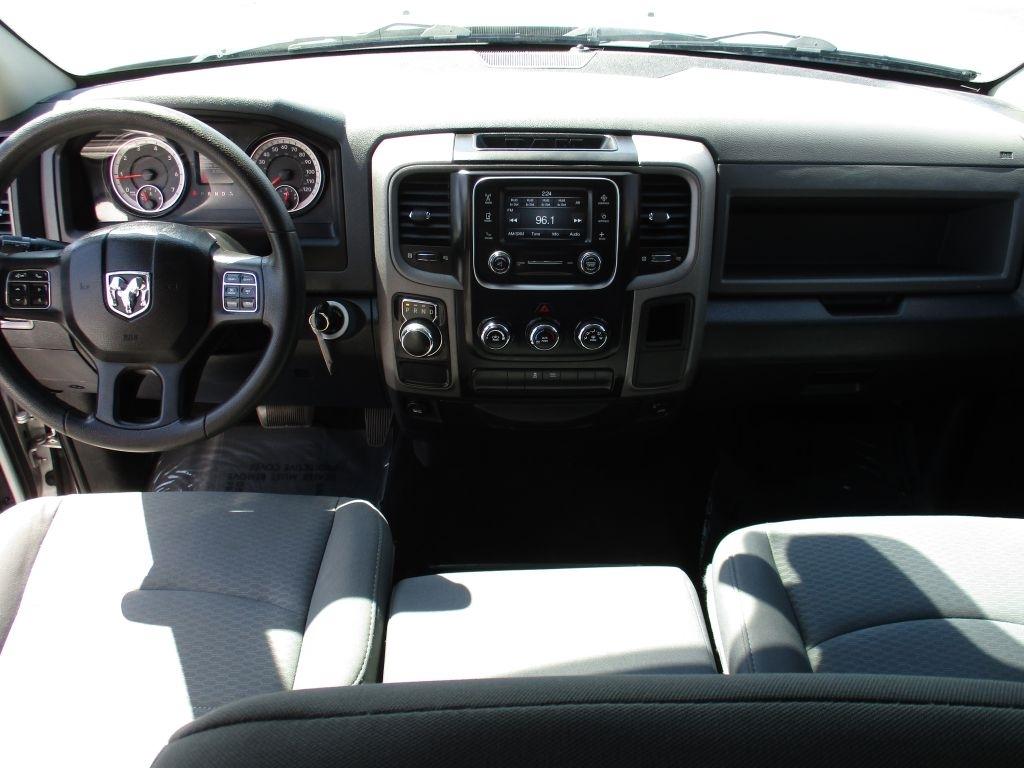 RAM 1500 Tradesman Crew Cab SWB 2WD 2016
