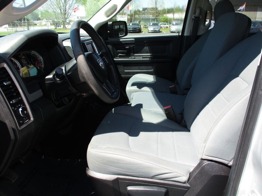 RAM 1500 Tradesman Crew Cab SWB 2WD 2016