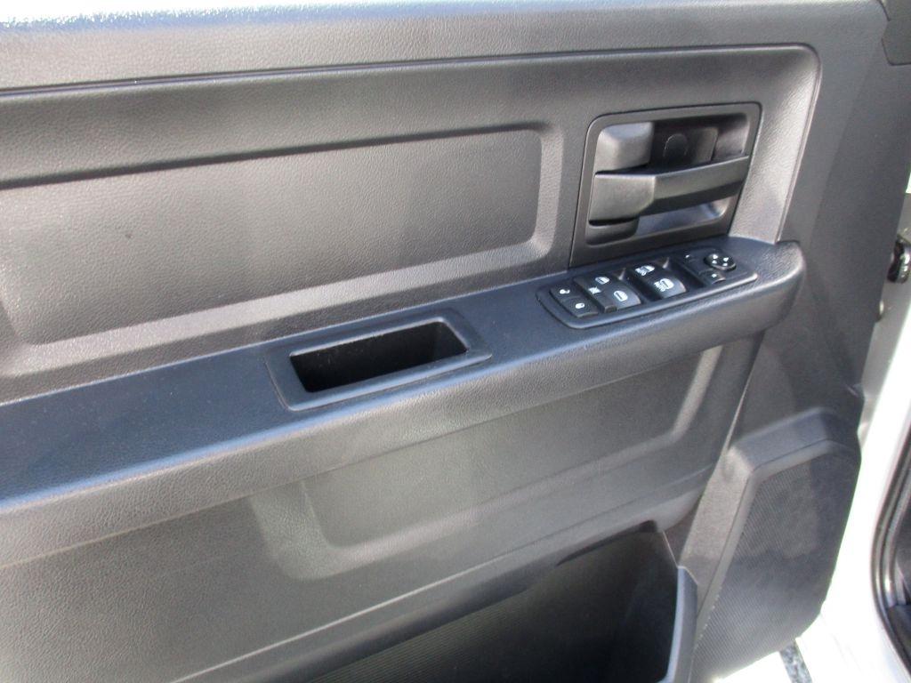 RAM 1500 Tradesman Crew Cab SWB 2WD 2016