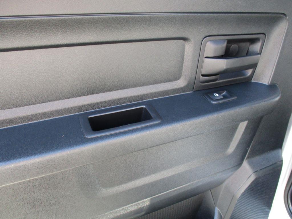 RAM 1500 Tradesman Crew Cab SWB 2WD 2016