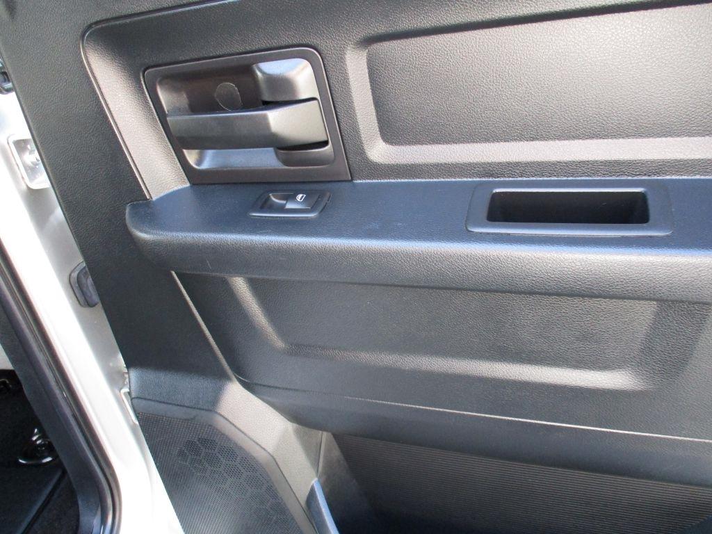 RAM 1500 Tradesman Crew Cab SWB 2WD 2016