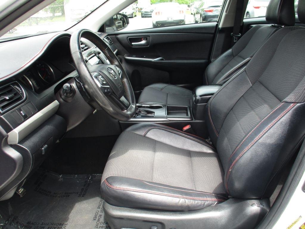Toyota Camry SE 2016