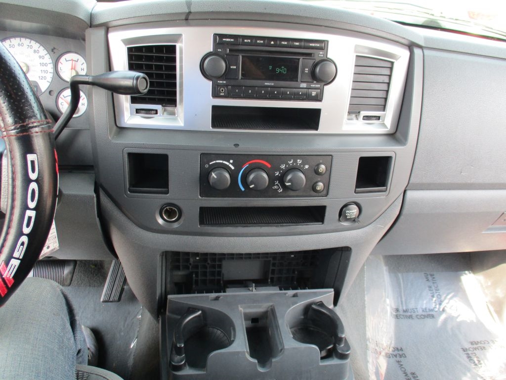 Dodge Ram 1500 SLT Quad Cab 2WD 2007 Dodge Ram 1500 SLT Quad Cab 2WD 2007