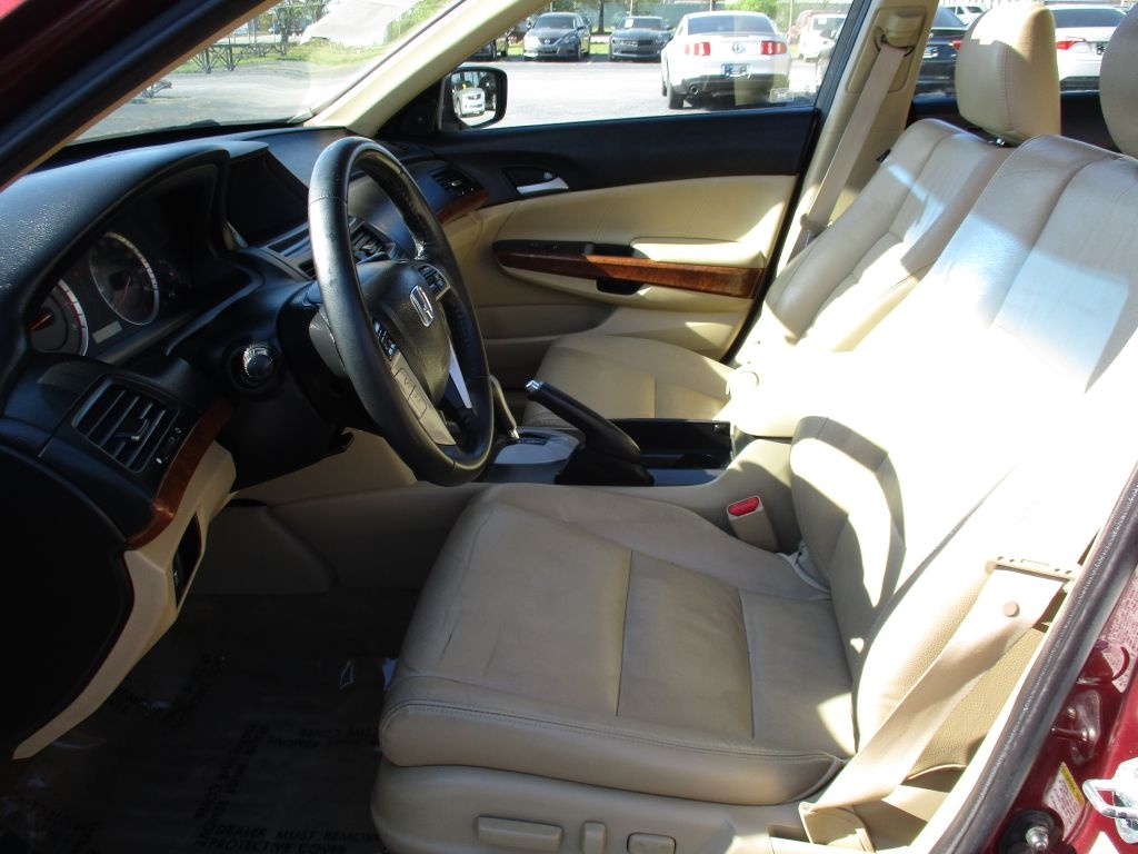 Honda Accord EX-L V-6 Sedan AT 2011