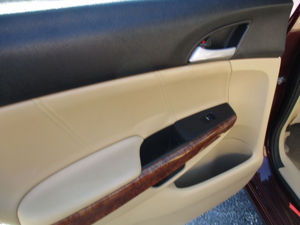 Honda Accord EX-L V-6 Sedan AT 2011