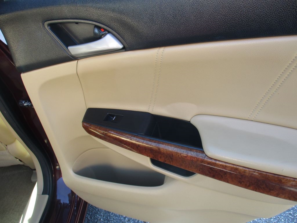 Honda Accord EX-L V-6 Sedan AT 2011