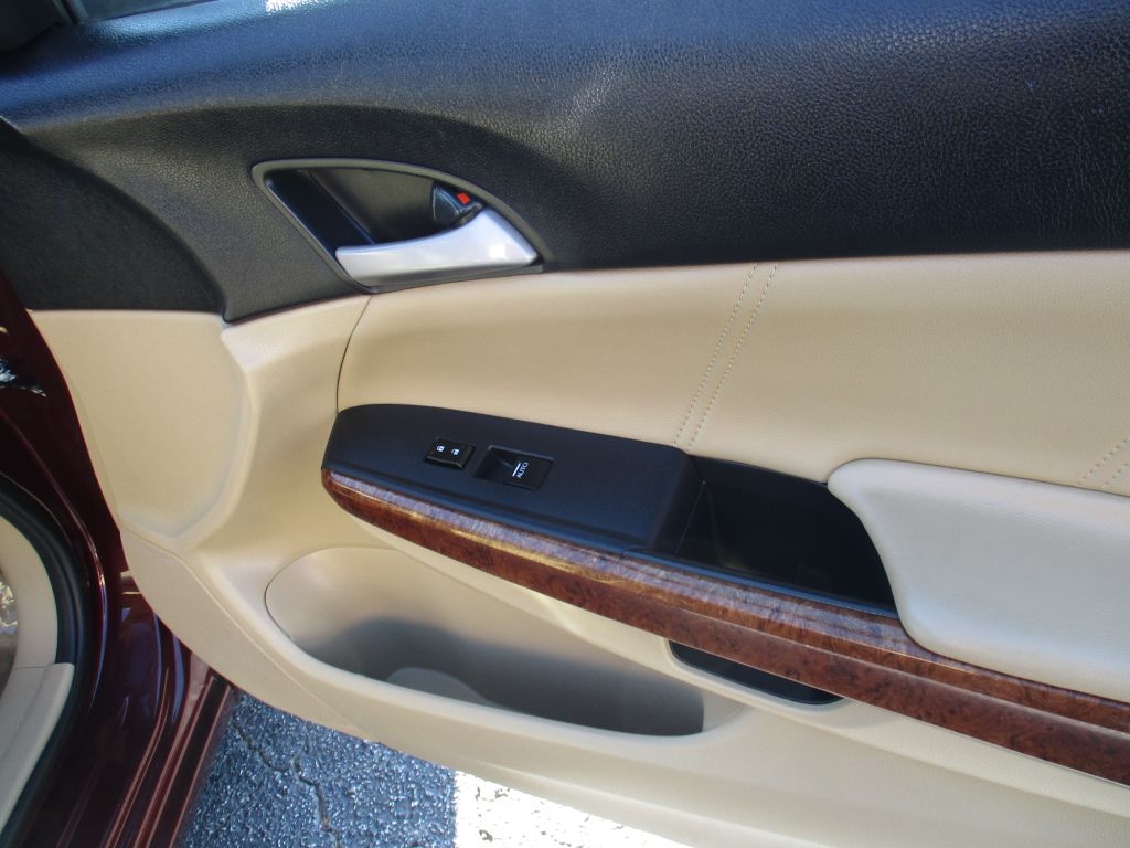 Honda Accord EX-L V-6 Sedan AT 2011