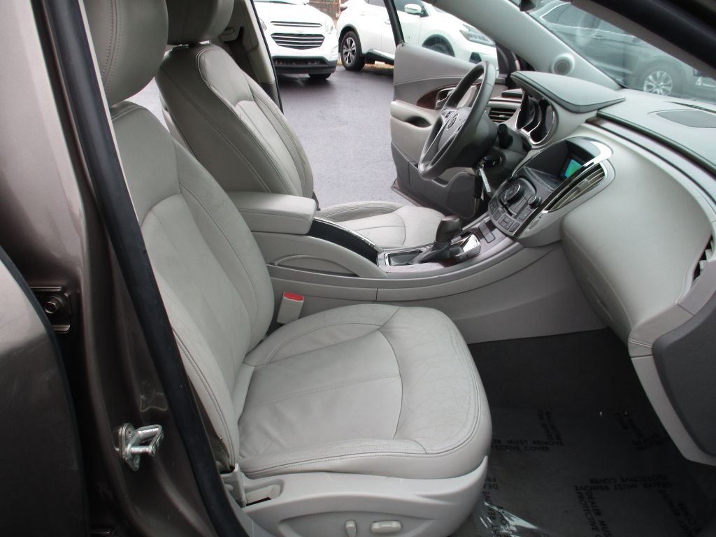 Buick LaCrosse CXL FWD 2010