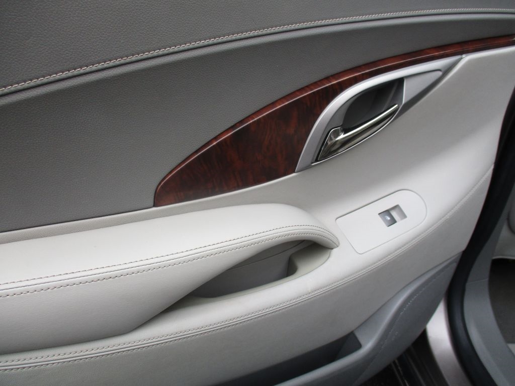 Buick LaCrosse CXL FWD 2010