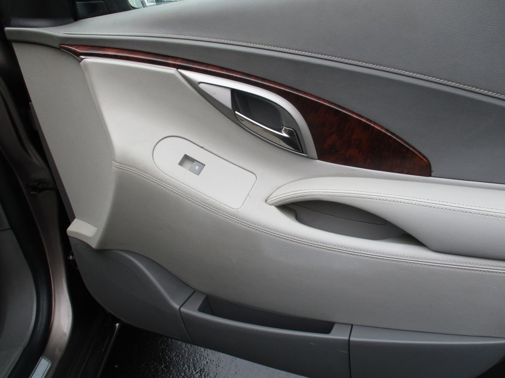 Buick LaCrosse CXL FWD 2010