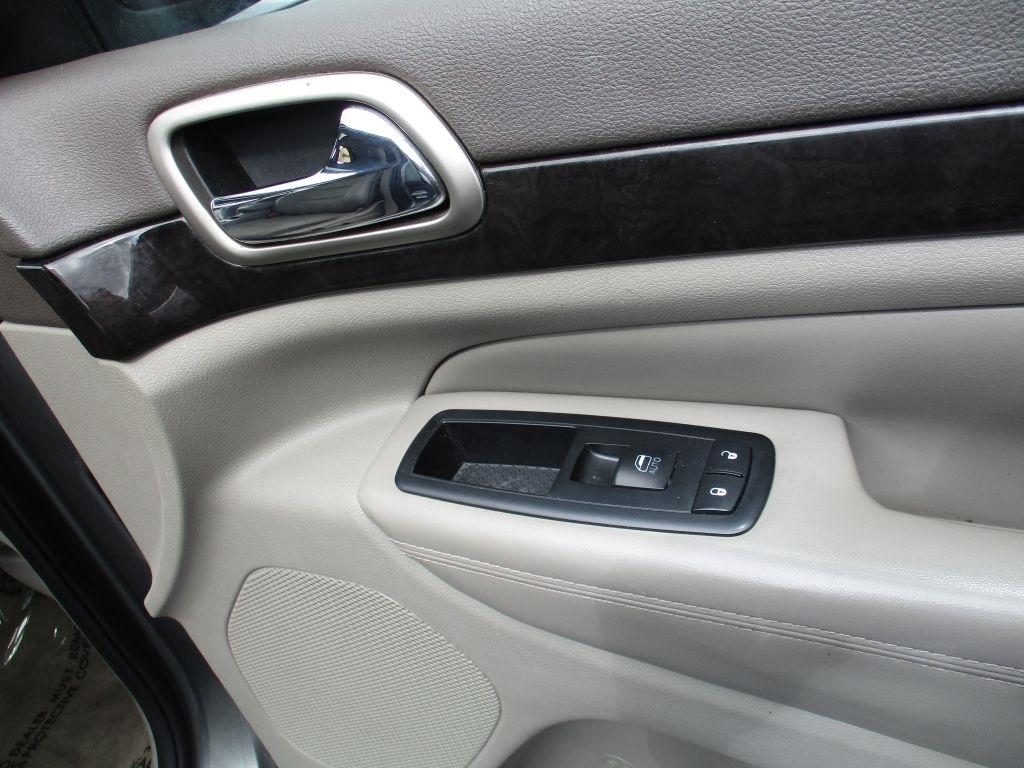 Jeep Grand Cherokee Laredo 2WD 2012