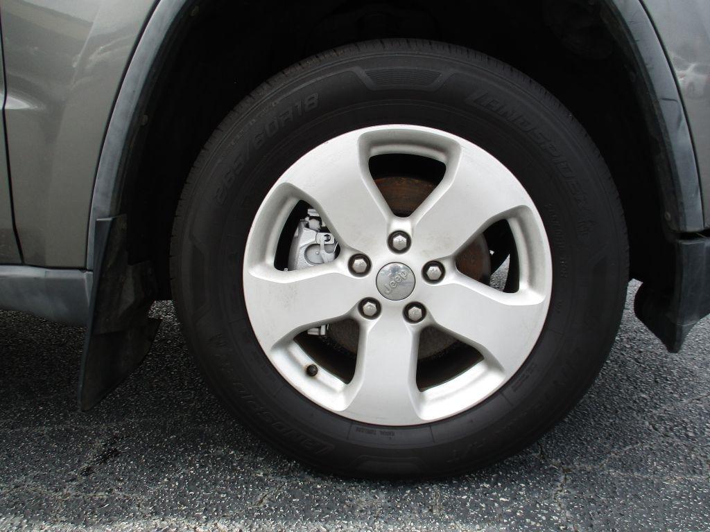 Jeep Grand Cherokee Laredo 2WD 2012