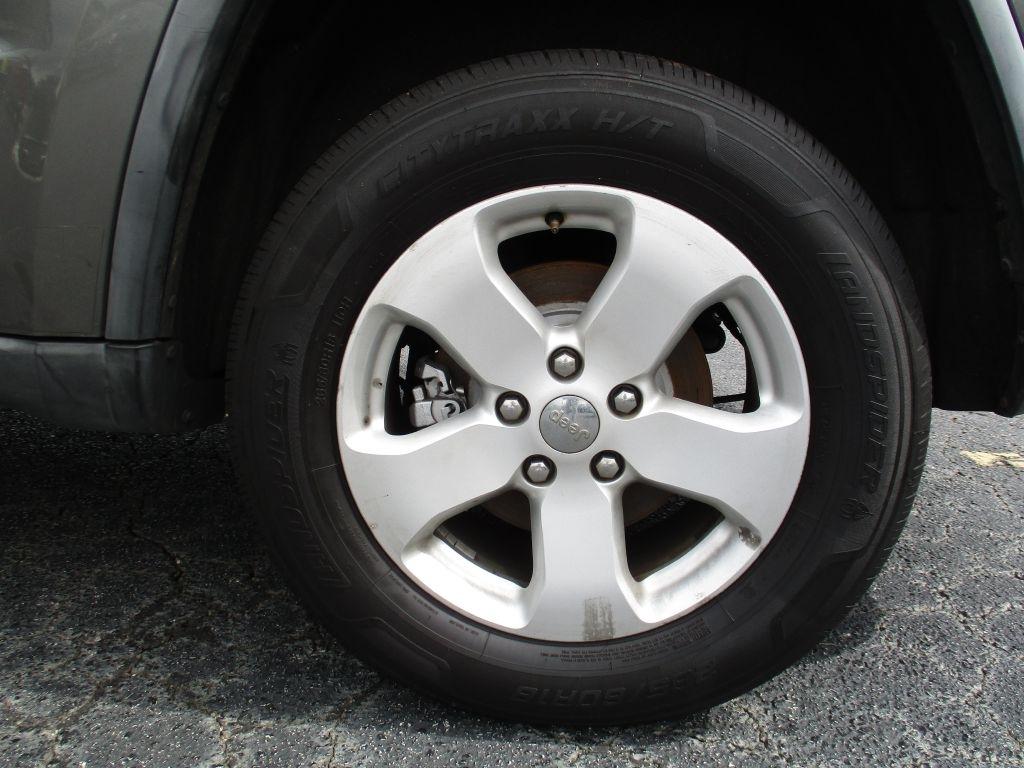 Jeep Grand Cherokee Laredo 2WD 2012