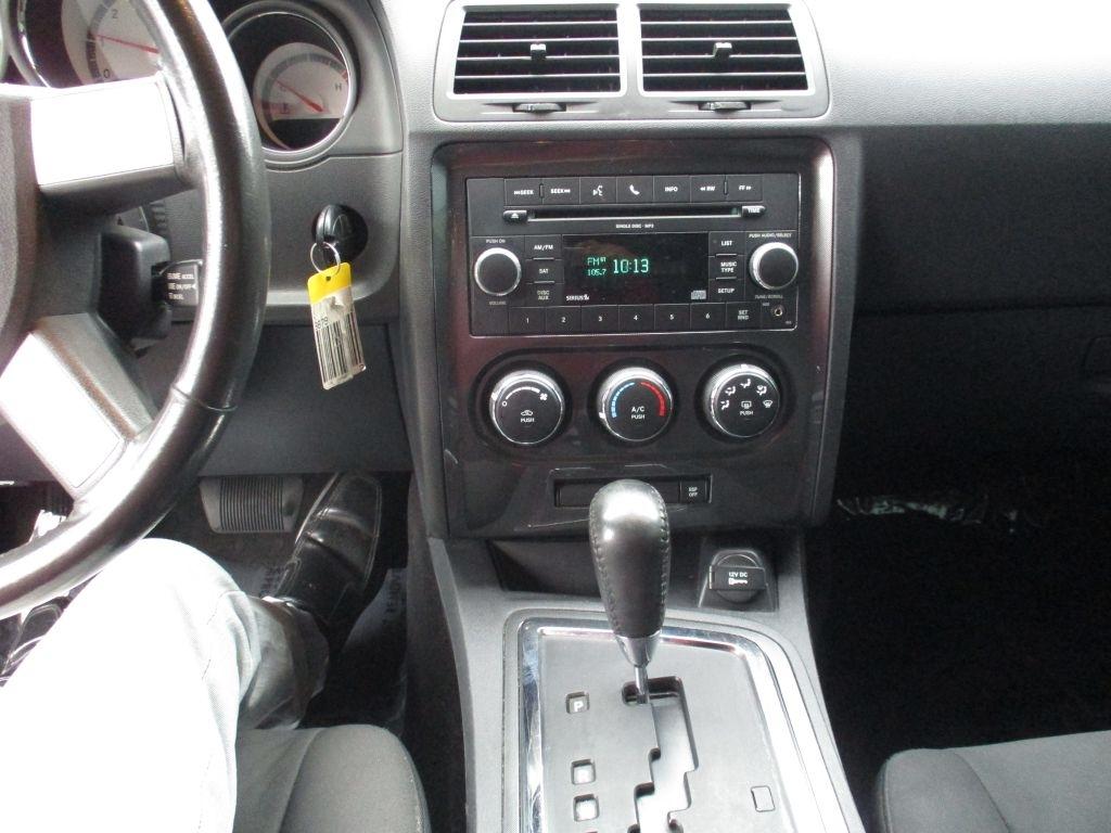 Dodge Challenger SE 2010