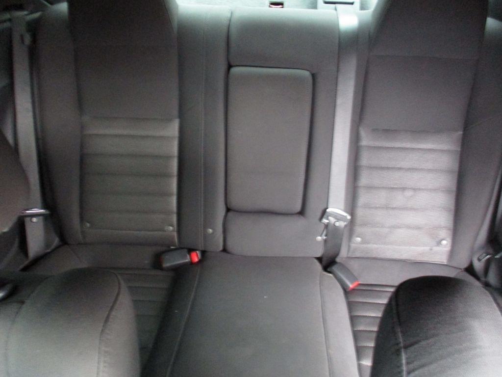 Dodge Challenger SE 2010