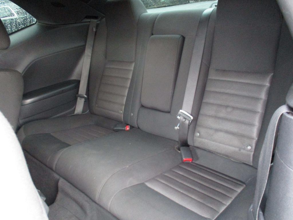 Dodge Challenger SE 2010