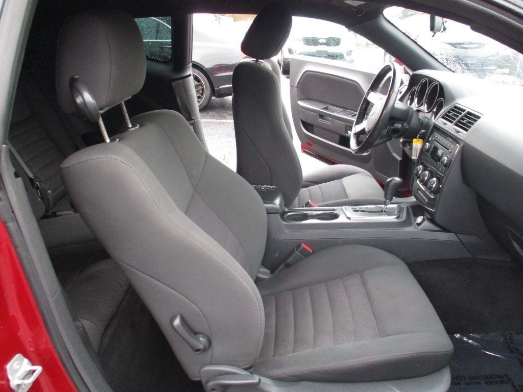 Dodge Challenger SE 2010