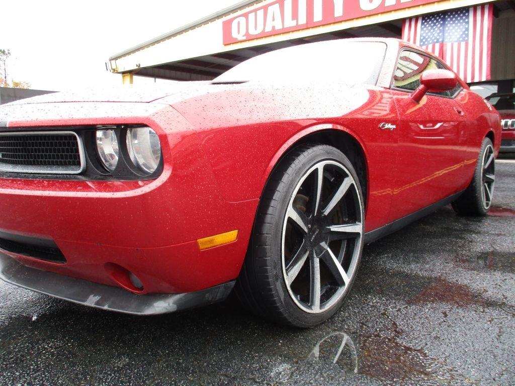 Dodge Challenger SE 2010