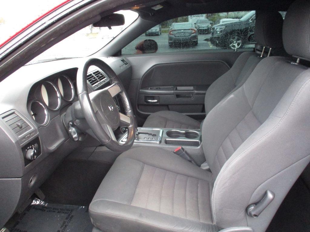 Dodge Challenger SE 2010