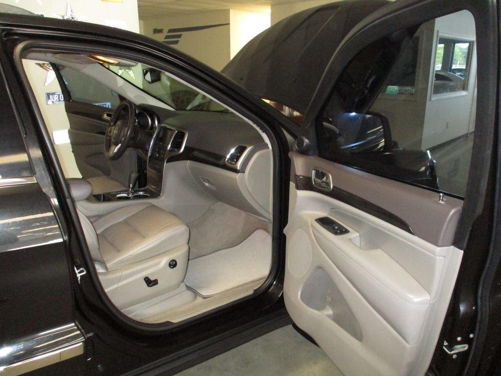 Jeep Grand Cherokee Laredo 2WD 2013