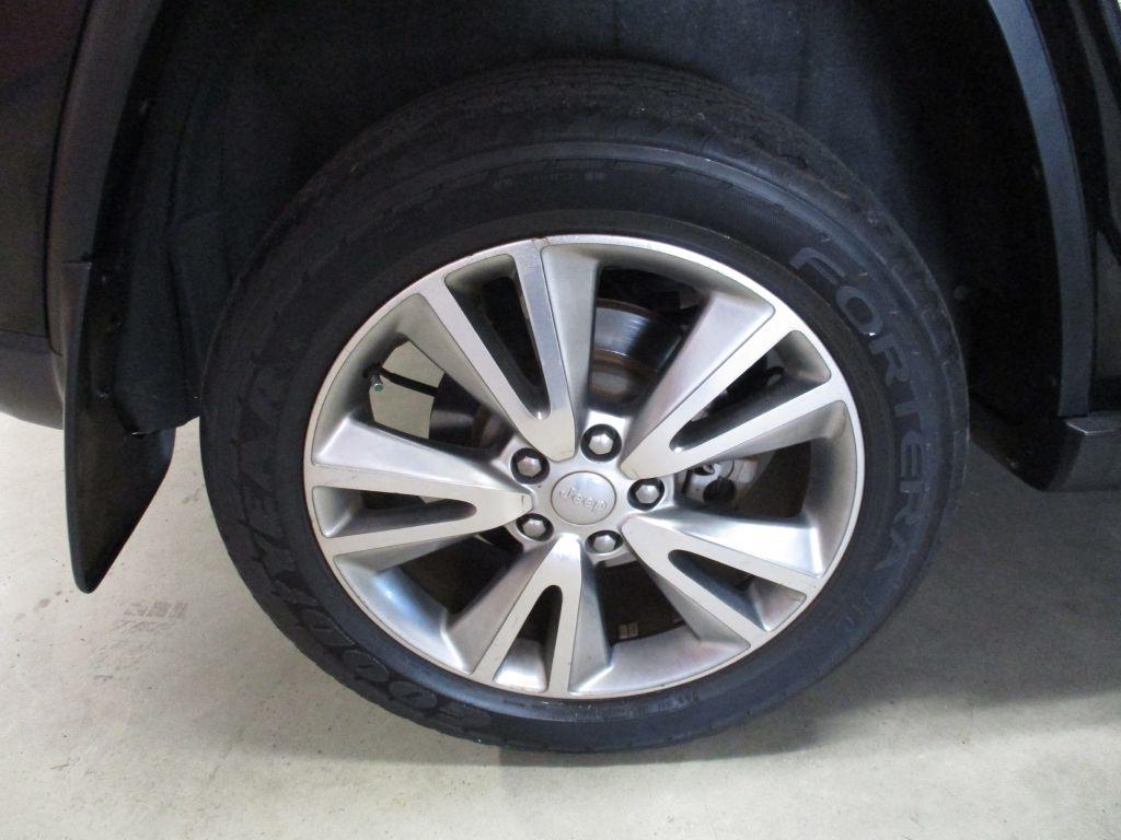 Jeep Grand Cherokee Laredo 2WD 2013