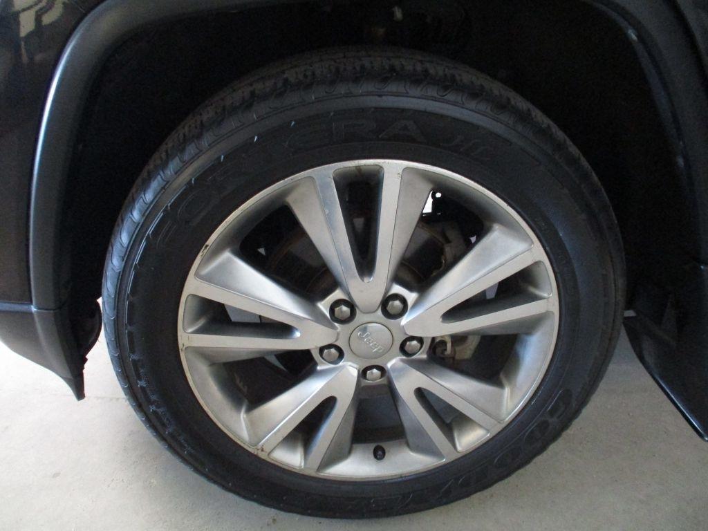 Jeep Grand Cherokee Laredo 2WD 2013