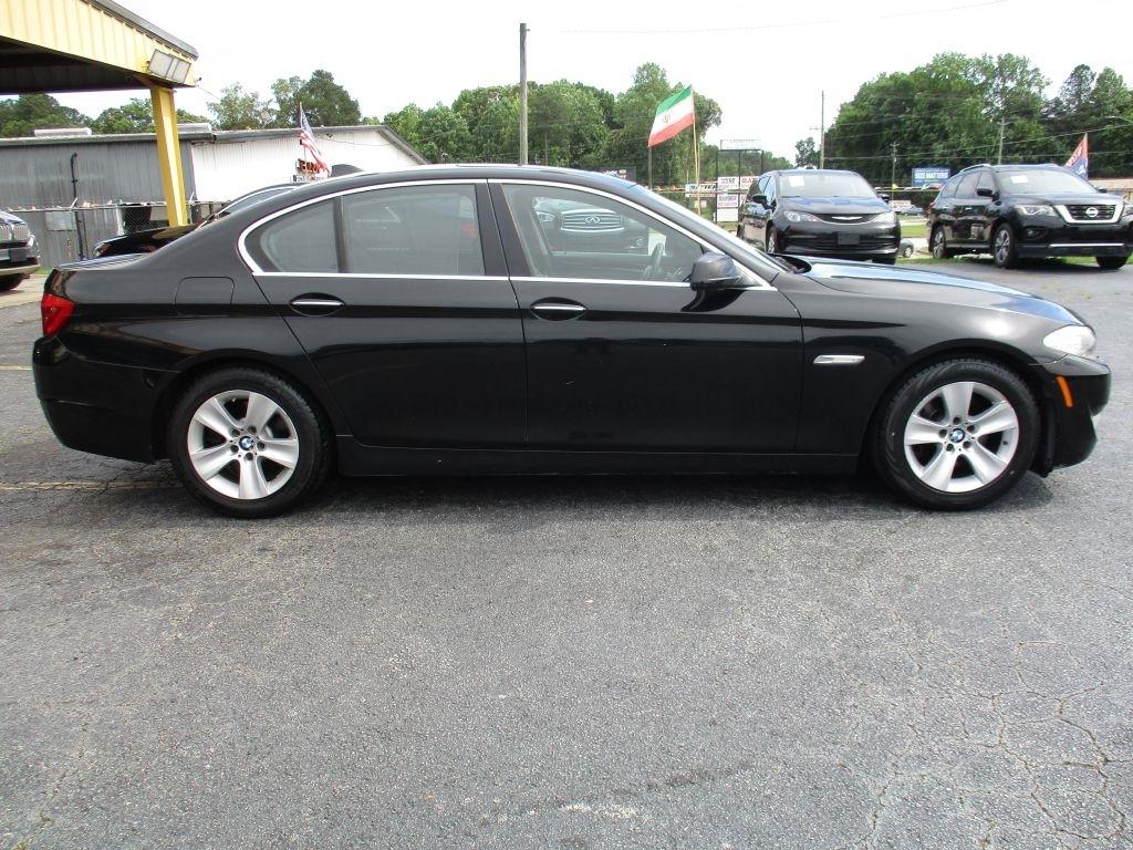 BMW 5-Series 528i 2011