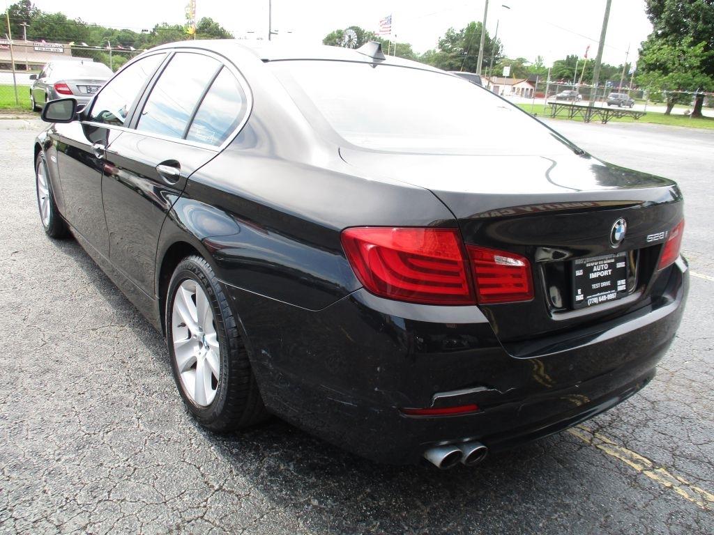 BMW 5-Series 528i 2011